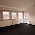 Unser Besprechungsraum für bis zu 12 Personen und Samsung Flipchart